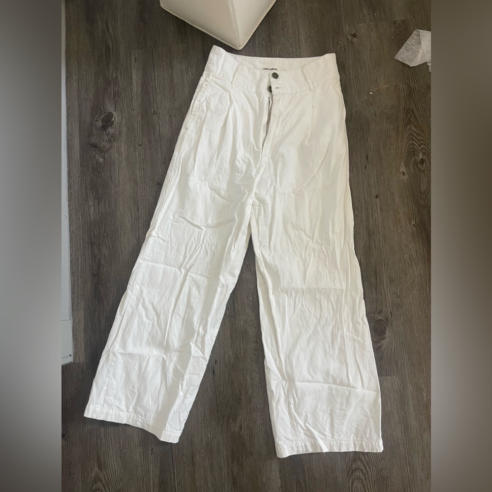 Billabong white pants capri